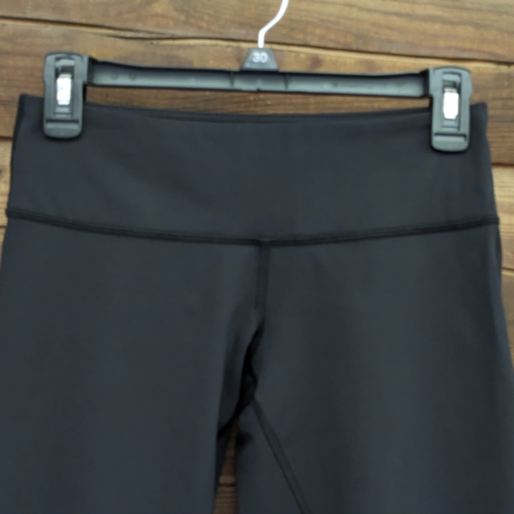 Lululemon Woman's Yoga Align Crop Leggings 20" Inseam, size 6 Black - Picture 6 of 10